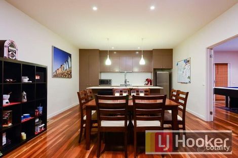 Property photo of 10 Glenisla Way Berwick VIC 3806