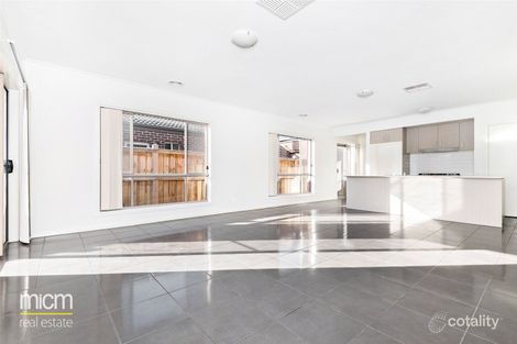 Property photo of 33 Selleck Drive Point Cook VIC 3030