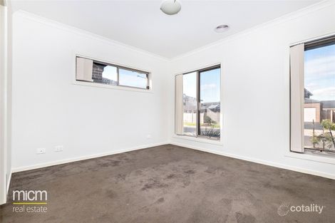 Property photo of 33 Selleck Drive Point Cook VIC 3030