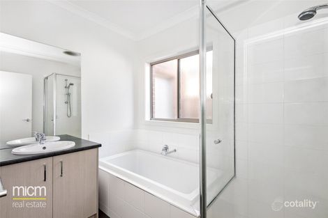 Property photo of 33 Selleck Drive Point Cook VIC 3030