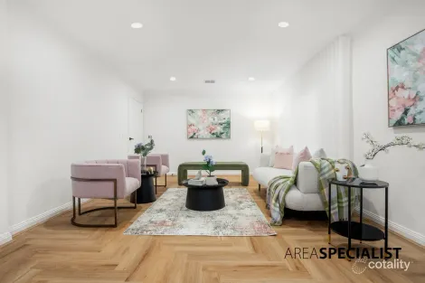 Property photo of 1 Oak Post Place Cranbourne East VIC 3977