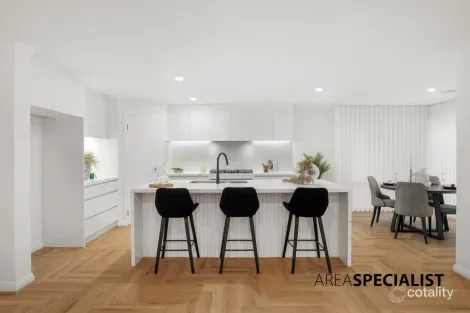 Property photo of 1 Oak Post Place Cranbourne East VIC 3977