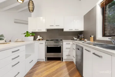 Property photo of 11 Wollundry Close Eleebana NSW 2282