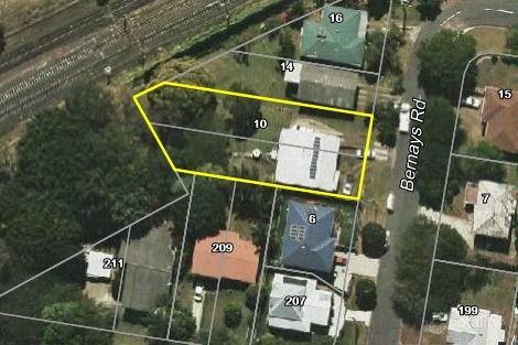 Property photo of 10 Bernays Road Wynnum West QLD 4178