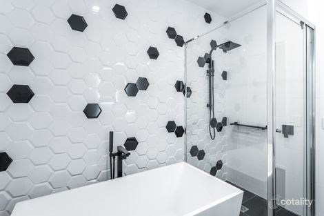 4/4a Hansford Rd, Coombabah, QLD 4216