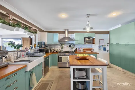 Property photo of 8 Grant Place Broadbeach Waters QLD 4218