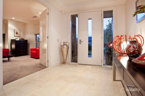 Property photo of 31 Niblick Circuit Sandhurst VIC 3977