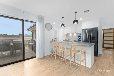Property photo of 16 Gattinara Drive Frankston VIC 3199