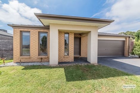 Property photo of 8 Chiswick Crescent Drouin VIC 3818