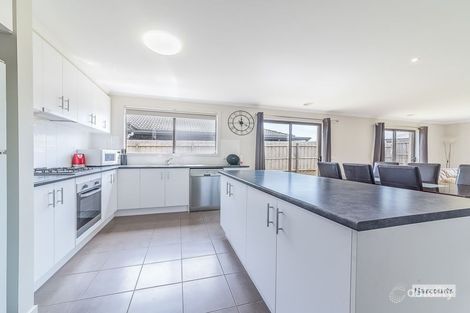Property photo of 8 Chiswick Crescent Drouin VIC 3818