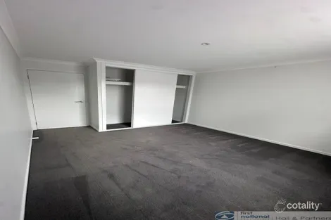 Property photo of 52 Edenbrook Circuit Pakenham VIC 3810