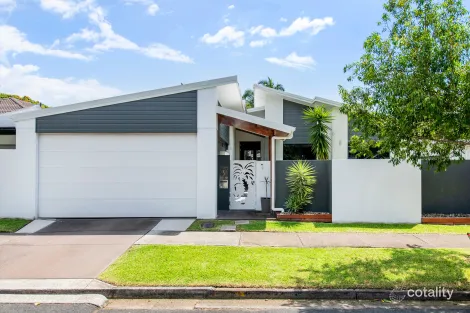 Property photo of 5 Goss Avenue Labrador QLD 4215