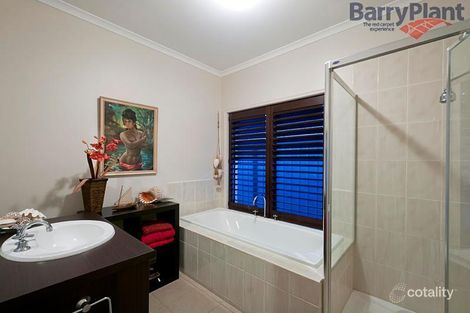 Property photo of 30 Santander Crescent Point Cook VIC 3030