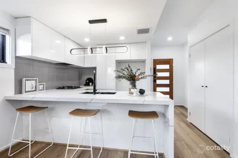 Property photo of 142 Grimshaw Street Greensborough VIC 3088