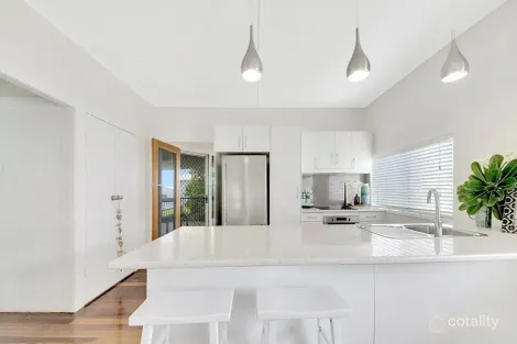 1 Matthew Flinders Dr, Cooee Bay, QLD 4703