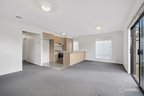Property photo of 21 Renlik Circuit Cranbourne North VIC 3977