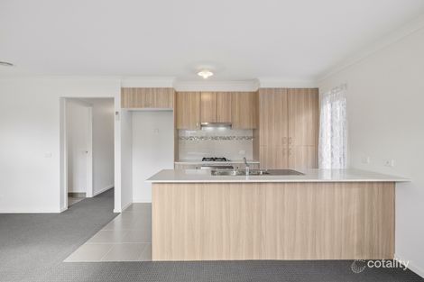 Property photo of 21 Renlik Circuit Cranbourne North VIC 3977