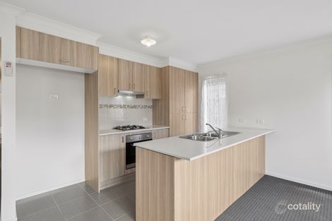Property photo of 21 Renlik Circuit Cranbourne North VIC 3977