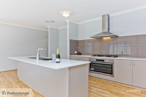 Property photo of 26 Wintergreen Crescent Treeby WA 6164
