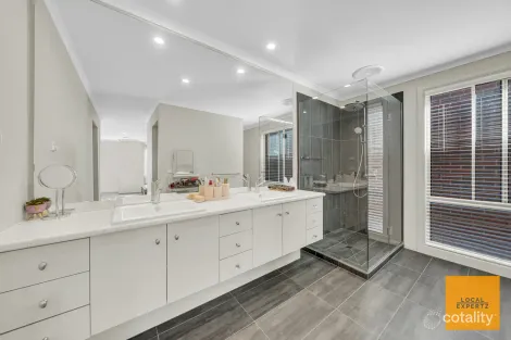 Property photo of 5 Carlyon Close Melton West VIC 3337