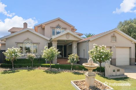 Property photo of 9 Eyre Close Taylors Lakes VIC 3038