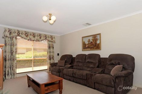 15 Luscombe Way, Craigmore, SA 5114