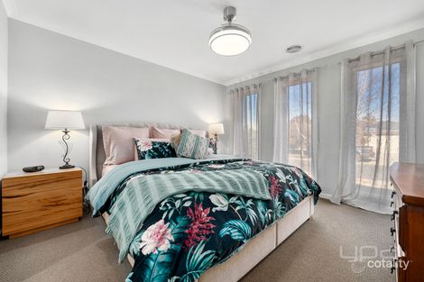 Property photo of 11 Bateman Drive Harkness VIC 3337