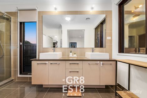 Property photo of 7 Trumper Lane Cranbourne West VIC 3977
