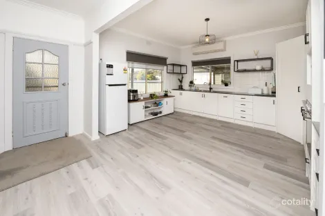 Property photo of 5 Boldrewood Drive Swan Hill VIC 3585