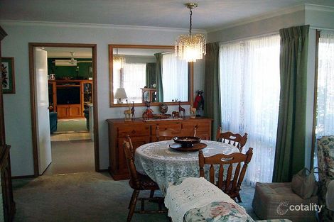 Property photo of 6 Kalyptos Walk Cranbourne VIC 3977