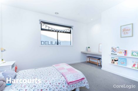 Property photo of 21 Cuttsia Grove Cranbourne North VIC 3977