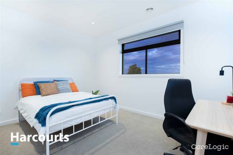 Property photo of 21 Cuttsia Grove Cranbourne North VIC 3977