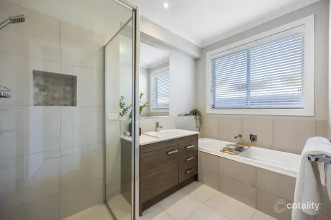 Property photo of 32 Rothschild Road Gisborne VIC 3437