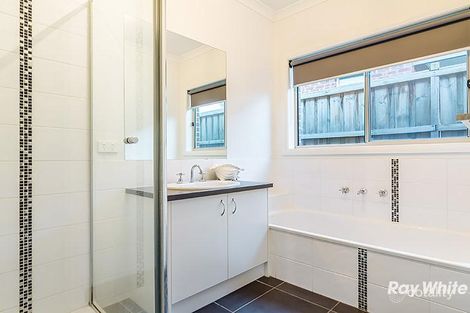 Property photo of 38 Flash Dan Drive Cranbourne East VIC 3977