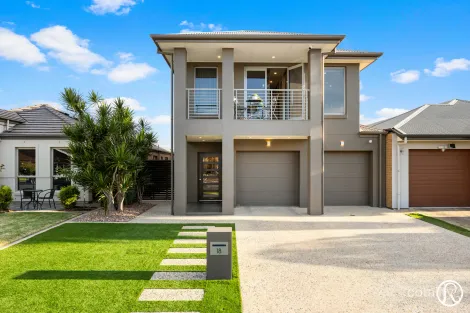 18 Heysen Cres, West Lakes Shore, SA 5020