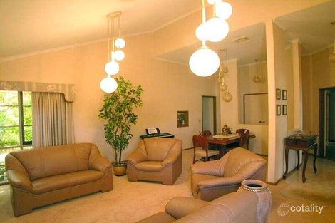 Property photo of 9 Somers Close Mill Park VIC 3082