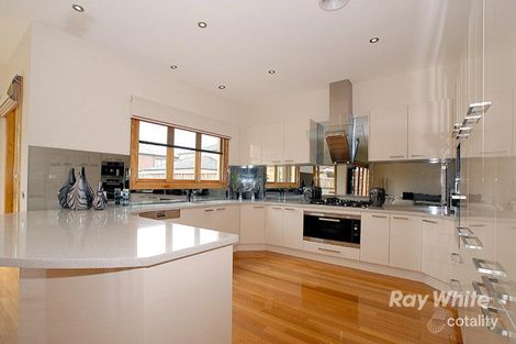 Property photo of 9 Lake Edge Drive Keysborough VIC 3173