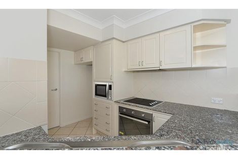 Property photo of 13/5-7 Cronin Avenue Main Beach QLD 4217