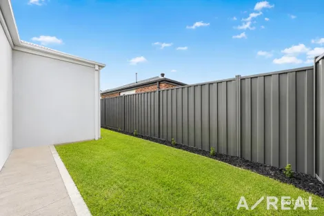 Property photo of 16 Racka Road Wollert VIC 3750