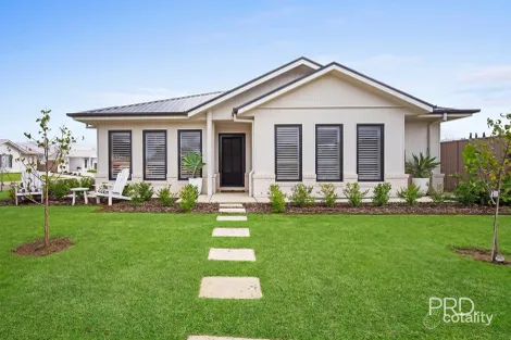 Property photo of 4 Paroo Place Tatton NSW 2650