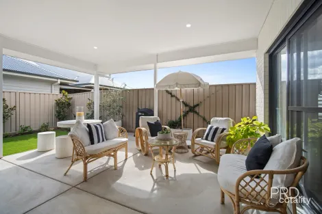 Property photo of 4 Paroo Place Tatton NSW 2650