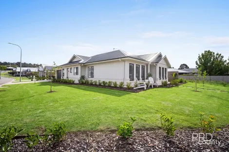 Property photo of 4 Paroo Place Tatton NSW 2650