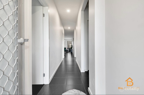Property photo of 10 Baddaginnie Walk Tarneit VIC 3029