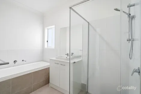 Property photo of 21 Roxana Close White Rock QLD 4306