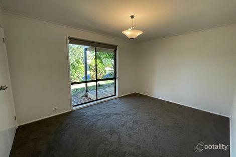 Property photo of 16 Smethurst Avenue Pakenham VIC 3810
