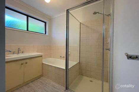 Property photo of 16 Smethurst Avenue Pakenham VIC 3810