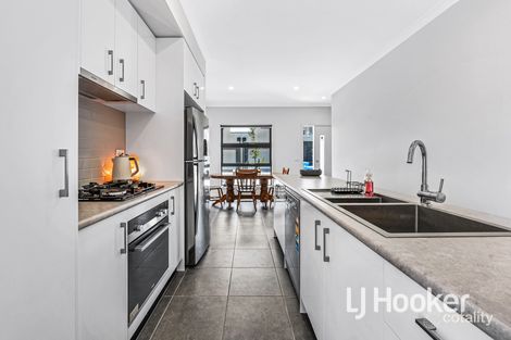 Property photo of 9 Randwick Lane Clyde North VIC 3978