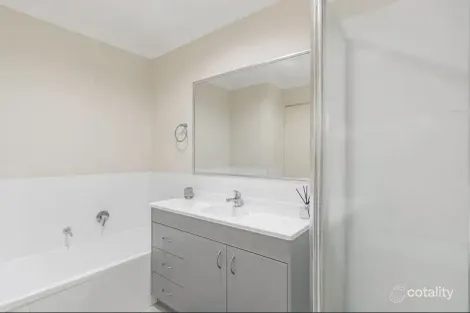 Property photo of 33/2 Weir Drive Upper Coomera QLD 4209