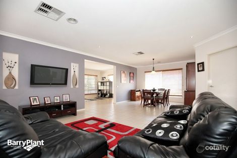 Property photo of 11 The Greenway Craigieburn VIC 3064