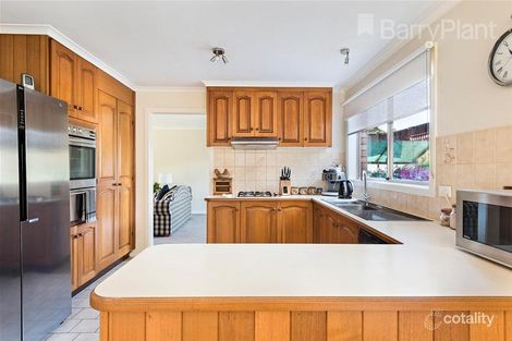 Property photo of 5 Lauriston Drive Endeavour Hills VIC 3802